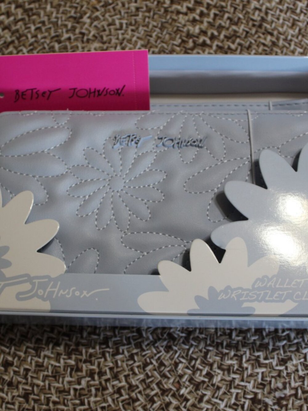 NWT Betsey Johnson Baby Blue wallet/wristlet clip on Pretty! - Picture 2 of 5